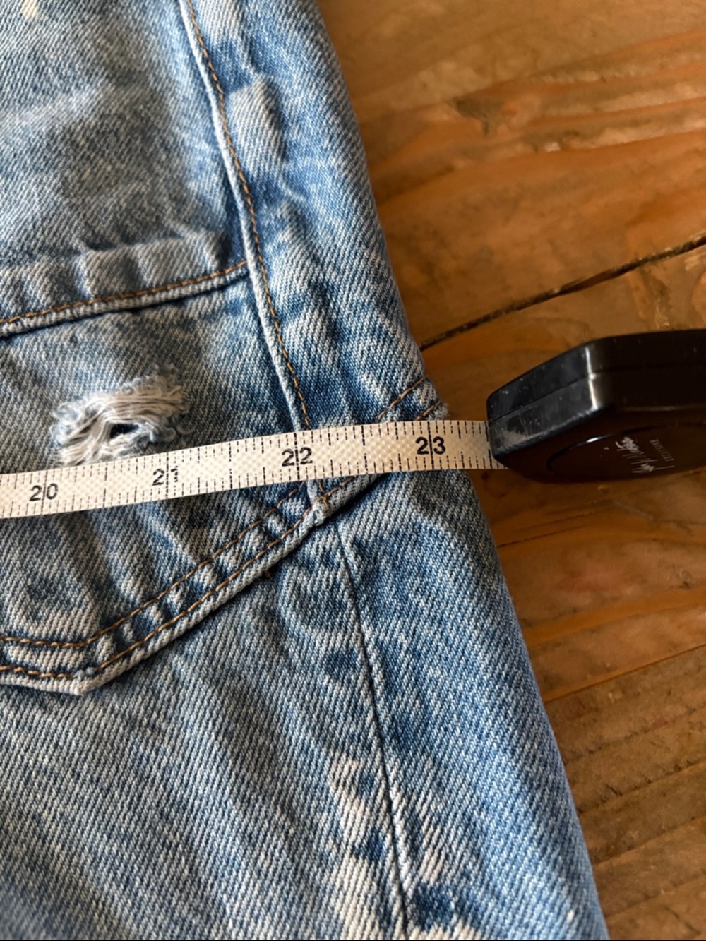 Free People barrel jeans. - Picture 6 of 6